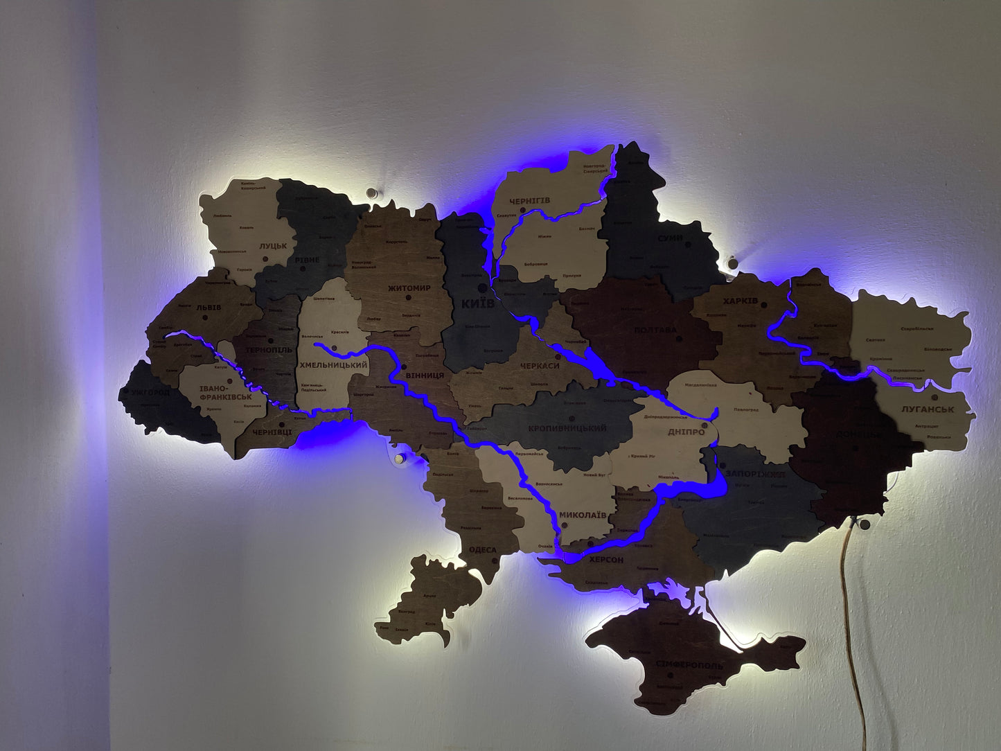 Багатошарова карта України з річками та підсвіткою колір "Струнка елегантність"